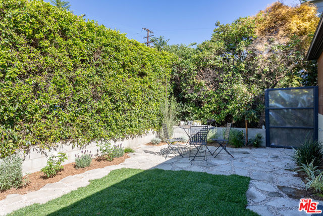 4206 Franklin Avenue, Los Angeles, California 90027, 2 Bedrooms Bedrooms, ,1 BathroomBathrooms,Single Family Residence,For Sale,Franklin,21100925