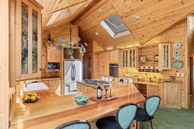 994 Laurel Grove Drive, Soquel CA: https://media.crmls.org/mediaz/6c94bda7-7598-49b4-8589-39cd73c77087.jpg