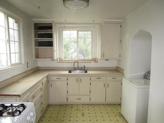 2625 High Street, Oakland CA: https://media.crmls.org/mediaz/6c94e38c-2cb9-498e-98a8-fc0632637bcd.jpg
