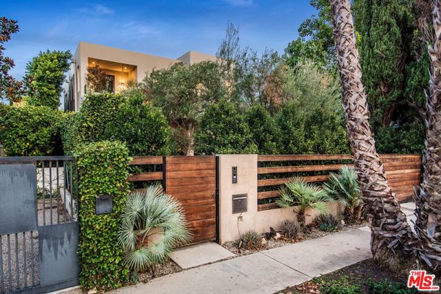 518 Huntley Drive, West Hollywood CA: https://media.crmls.org/mediaz/6c94f35a-f02f-4dc6-a5da-0fdd62fd3d84.jpg