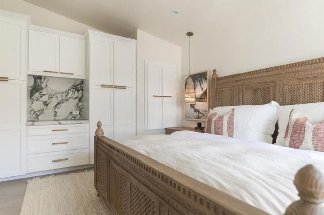 164 Chestnut Avenue, Carlsbad CA: https://media.crmls.org/mediaz/6c9548b1-156f-43b8-997d-2a3152fe0903.jpg