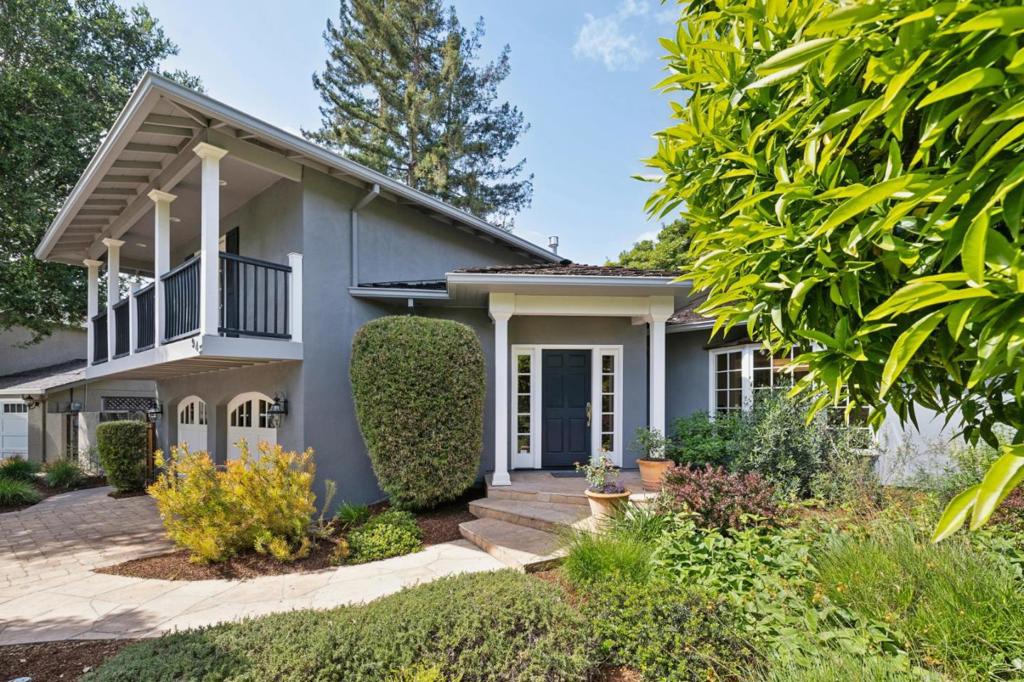 943 Castilleja Court