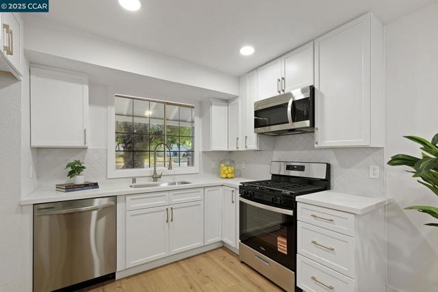1021 Frienza Avenue, Sacramento CA: https://media.crmls.org/mediaz/6c95c08c-6945-4ca4-ada6-48406a87fe19.jpg
