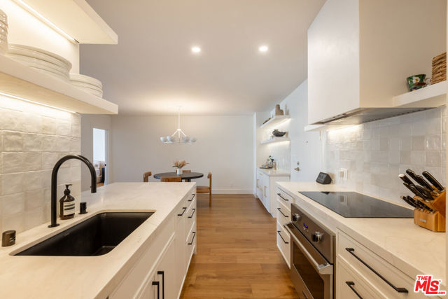 1351 N Crescent Heights Boulevard, West Hollywood CA: https://media.crmls.org/mediaz/6c960eee-c3fd-41ed-915f-c008ba121a41.jpg