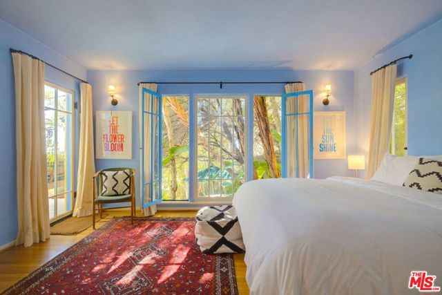 4778 Cromwell Avenue, Los Angeles CA: https://media.crmls.org/mediaz/6c96431e-29e4-4381-94bb-358a8b104e48.jpg