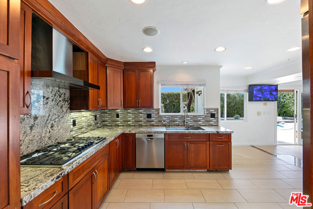 30630 Morning View Drive, Malibu CA: https://media.crmls.org/mediaz/6c967788-98bd-4321-80cb-c675567ba5a0.jpg