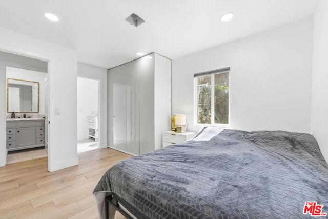10214 Marcus Avenue photo 16