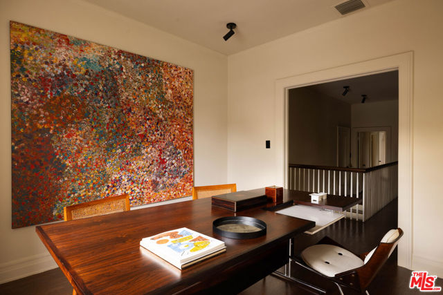 324 S Rimpau Boulevard, Los Angeles CA: https://media.crmls.org/mediaz/6c97039a-616c-4074-8ed4-72487a4e82be.jpg