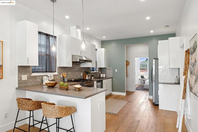 864 Arlington Ave, Oakland CA: https://media.crmls.org/mediaz/6c97465d-61af-4c5d-a9e9-3b48217e4a1c.jpg