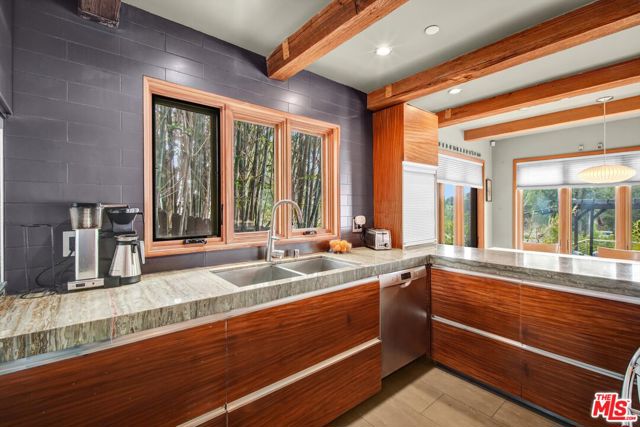 1421 Fernwood Pacific Drive photo 6