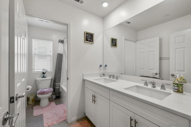 532 Enzo St, Lake Elsinore CA: https://media.crmls.org/mediaz/6c9858ea-a308-4508-8b22-c708a4904b70.jpg