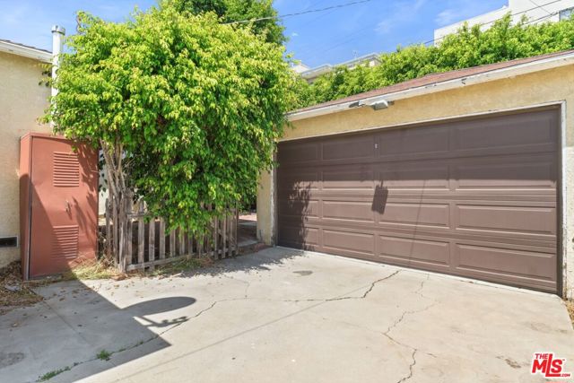 2652 Stoner Avenue, Los Angeles CA: https://media.crmls.org/mediaz/6c990493-aa79-4713-aaba-c487f7718d6c.jpg