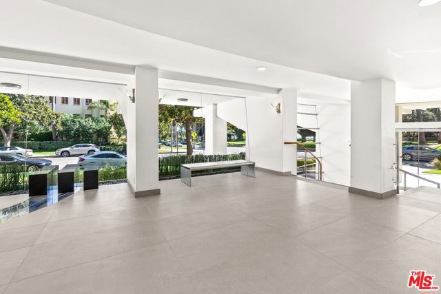 535 OCEAN Avenue, Santa Monica CA: https://media.crmls.org/mediaz/6c9925de-1481-4058-b1bb-884af7569d85.jpg