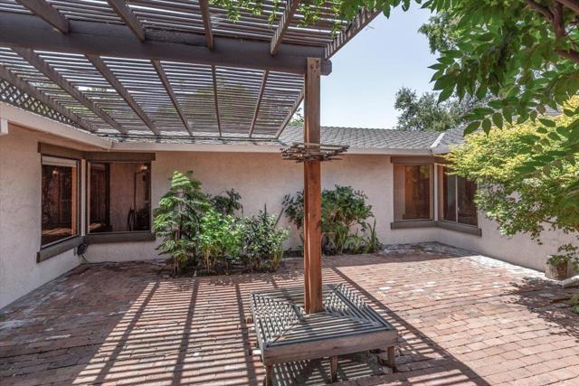 60 View Street, Los Altos CA: https://media.crmls.org/mediaz/6c99726d-3c7e-481d-abaf-859a527fa883.jpg