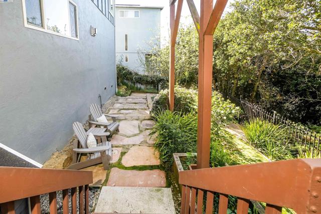 3218 Oakes Dr, Hayward CA: https://media.crmls.org/mediaz/6c9972de-6086-4a8d-bdcf-3d8bb7d7ae2c.jpg