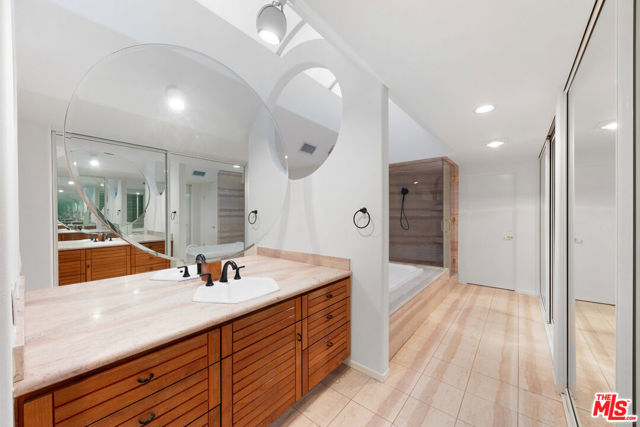 32215 Pacific Coast Highway, Malibu CA: https://media.crmls.org/mediaz/6c998d99-5949-4618-97de-c8da70f4ae46.jpg