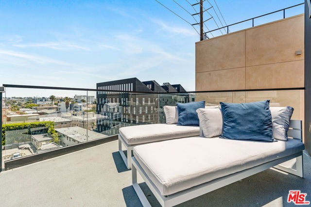 10700 Tabor Street, Los Angeles CA: https://media.crmls.org/mediaz/6c99e26c-4314-4228-bcba-67b0be9bacf5.jpg