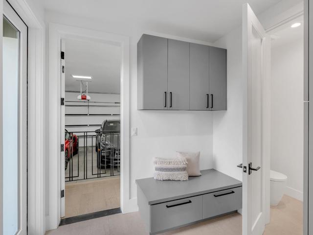 60 Glengarry Way, Hillsborough CA: https://media.crmls.org/mediaz/6c99e711-b76b-4201-83a5-76237c71ec03.jpg