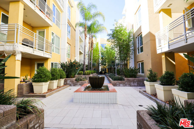 21301 ERWIN Street, Woodland Hills CA: https://media.crmls.org/mediaz/6c99faad-6399-4586-931d-c0bbba61d922.jpg