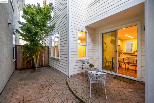 1165 Cottage Ln, Hercules CA: https://media.crmls.org/mediaz/6c9a0a3b-4940-48be-9da9-63f1a8a24040.jpg