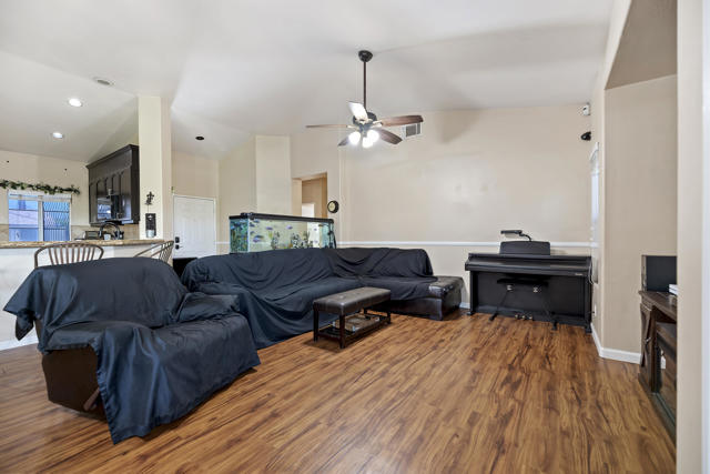 31292 Via Ventana, Thousand Palms CA: https://media.crmls.org/mediaz/6c9a36a6-4dae-4463-9a16-88917fef83d7.jpg