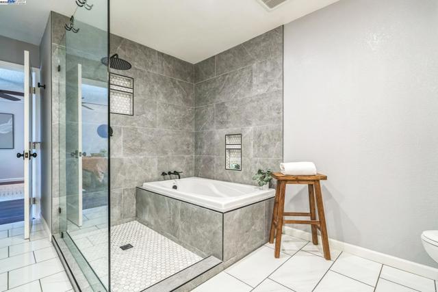 2740 Mohawk Cir, San Ramon CA: https://media.crmls.org/mediaz/6c9a4a8c-7f38-422a-846d-8cbf72100704.jpg
