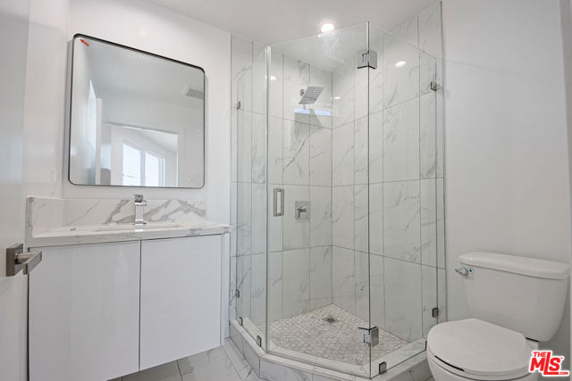 1636 Longwood Avenue, Los Angeles CA: https://media.crmls.org/mediaz/6c9a505c-40ac-4915-adb6-2c526dc1b113.jpg