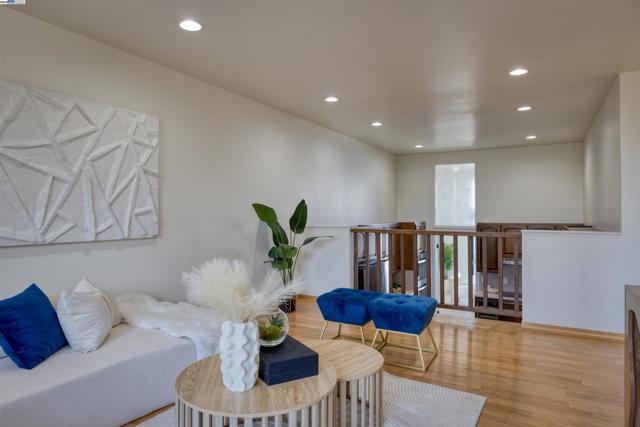 17 Ora Way, San Francisco CA: https://media.crmls.org/mediaz/6c9ae145-784f-4b5b-b5a1-568077cb04b6.jpg