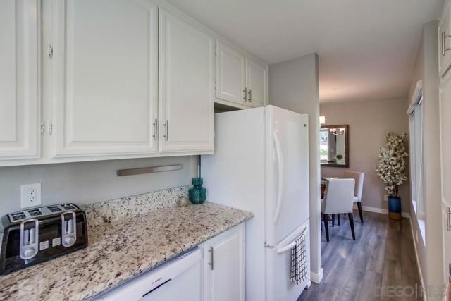 17637 Pomerado Rd, San Diego CA: https://media.crmls.org/mediaz/6c9b6ff3-bf19-4c52-80cb-ab039aabf907.jpg