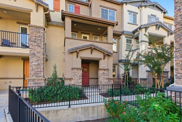 24548 Autumn Mist Way, Hayward CA: https://media.crmls.org/mediaz/6c9b885b-0669-4a03-ac4c-92ce9e380c71.jpg