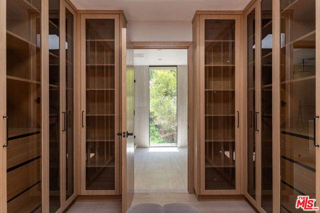 3977 Oeste Avenue, Studio City CA: https://media.crmls.org/mediaz/6c9c469d-ebfb-43cb-b68f-99d36d6d6467.jpg
