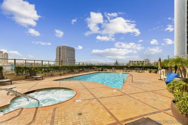 700 W E St, San Diego CA: https://media.crmls.org/mediaz/6c9caec7-248c-4199-bab6-63fb7027d855.jpg