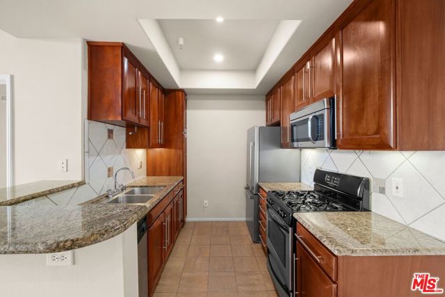 10275 Missouri Avenue, Los Angeles CA: https://media.crmls.org/mediaz/6c9cccd9-aa0c-42b2-b92e-1d025f590f42.jpg