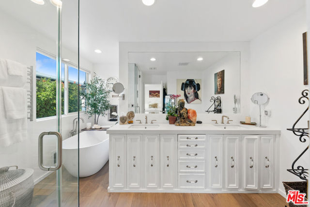 29500 Heathercliff Road, Malibu CA: https://media.crmls.org/mediaz/6c9d1202-9ae3-44c4-87ea-45723c5076f8.jpg