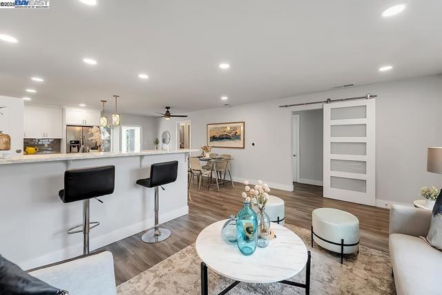 338 Orchard Ave, Sunnyvale CA: https://media.crmls.org/mediaz/6c9d9d95-35ab-4be9-9252-42ad55be412e.jpg