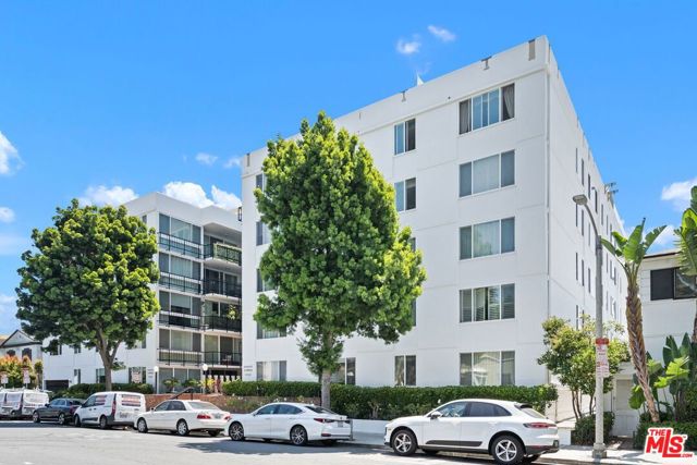 9950 Durant Drive, Beverly Hills CA: https://media.crmls.org/mediaz/6c9db1ff-ac90-46cd-a35d-0116137db8a5.jpg
