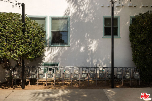 2191 El Sereno Avenue, Altadena CA: https://media.crmls.org/mediaz/6c9dd45f-c103-4b4c-9e5f-12292f91deb0.jpg