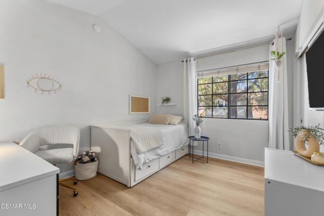 29725 Windsong Lane, Agoura Hills CA: https://media.crmls.org/mediaz/6c9e4548-d1b4-4833-9a39-212422aeb2c8.jpg