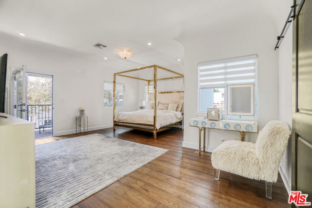 1042 S Stanley Avenue, Los Angeles CA: https://media.crmls.org/mediaz/6c9f2fa5-5d51-49e0-8b41-f3a8339cfa48.jpg