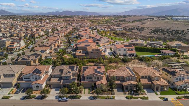 1797 Santa Christina Ave, Chula Vista CA: https://media.crmls.org/mediaz/6c9f46ef-b49d-4752-9d5d-096beca40c68.jpg