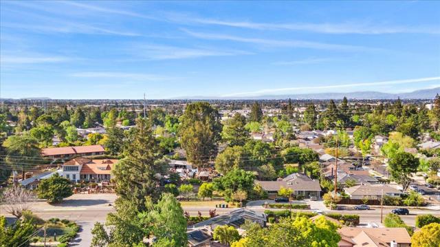 15640 Gardenia Way, Los Gatos CA: https://media.crmls.org/mediaz/6c9f9259-0255-4beb-8f27-0e3a57209e8f.jpg