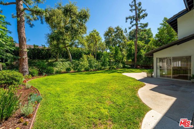 22619 Town Crier Road, Calabasas CA: https://media.crmls.org/mediaz/6c9facf3-79db-4390-b03e-0aaa39962c2a.jpg