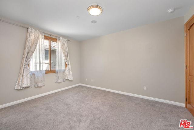 216 N Buena Vista Street, Burbank CA: https://media.crmls.org/mediaz/6c9fc469-2573-4568-af3f-ec0f7d884c6e.jpg