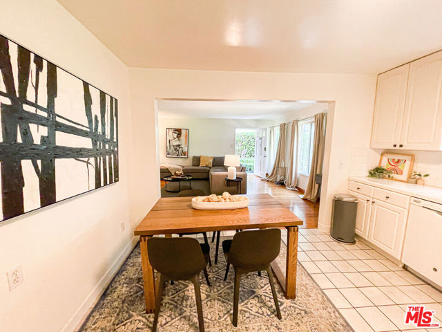 1169 Amherst Avenue, Los Angeles CA: https://media.crmls.org/mediaz/6ca028ea-ab6b-4a6c-a22e-3d408cbed708.jpg