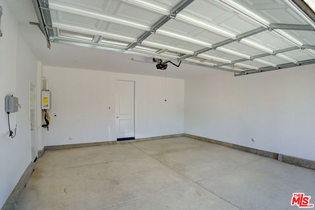 23755 Orange Blossom Drive, Newhall CA: https://media.crmls.org/mediaz/6ca0838f-100d-48b7-a1bd-20b9c4108f07.jpg