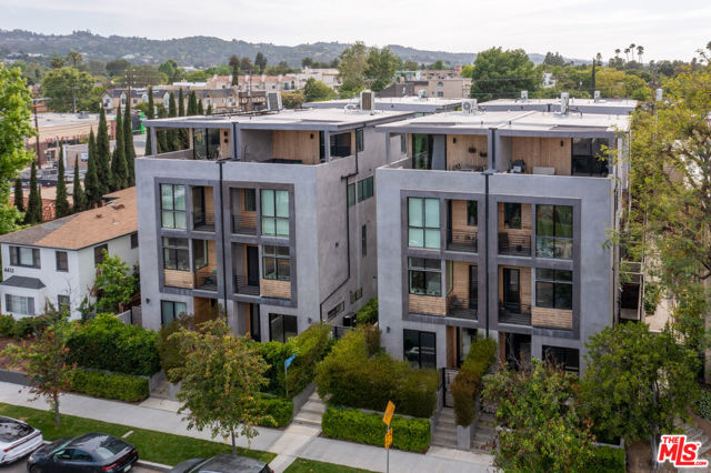 4427 Studio Place, Studio City CA: https://media.crmls.org/mediaz/6ca0c521-bd2a-48ad-99ae-3452f7473b80.jpg