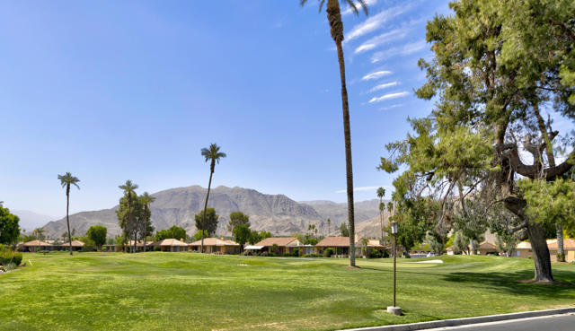 51 Sunrise Drive, Rancho Mirage CA: https://media.crmls.org/mediaz/6ca0d981-da9c-40c7-b8a2-9b16d1a106c1.jpg