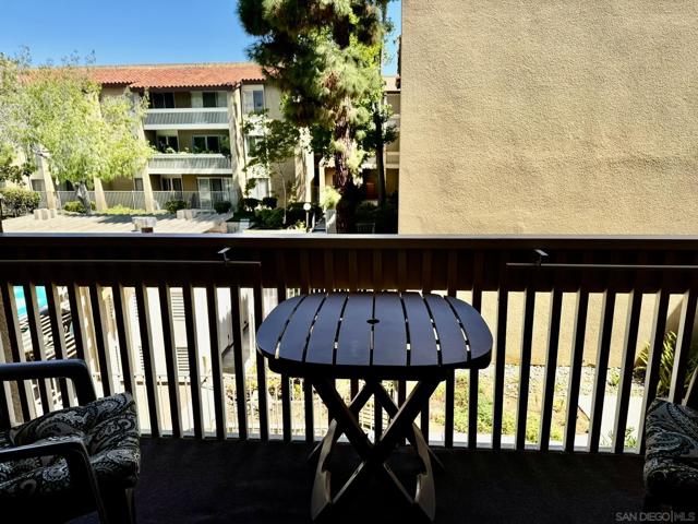 1885 Diamond St, San Diego CA: https://media.crmls.org/mediaz/6ca0fa1c-2938-4be2-8353-6f223227e7ac.jpg