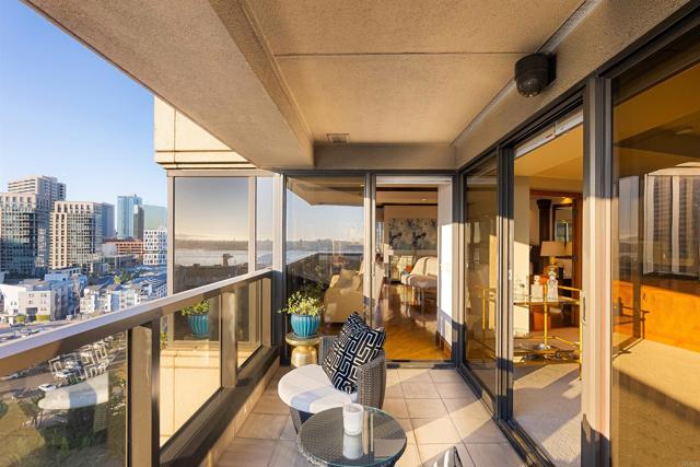200 Harbor Dr, San Diego CA: https://media.crmls.org/mediaz/6ca12222-86b7-4e76-ac28-2bbadacf11b4.jpg