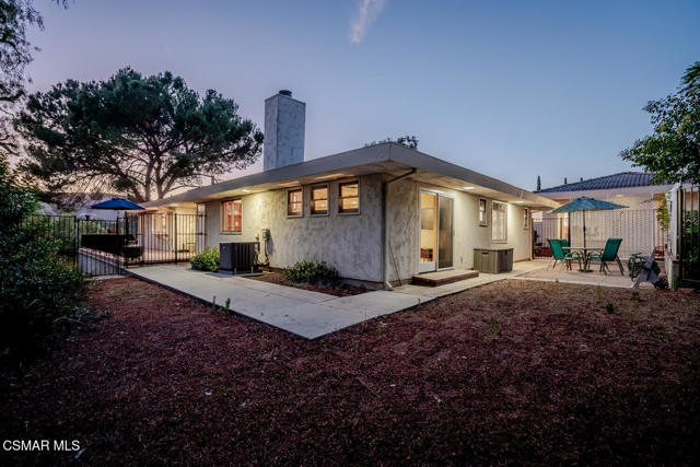 356 Laguna Terrace, Simi Valley CA: https://media.crmls.org/mediaz/6ca1b1f3-7c41-4d3d-8f1f-d27edfda35d2.jpg